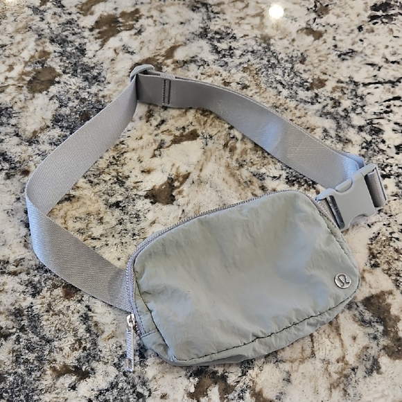 lululemon athletica Handbags - NWOT Lululemon Everywhere Belt Bag